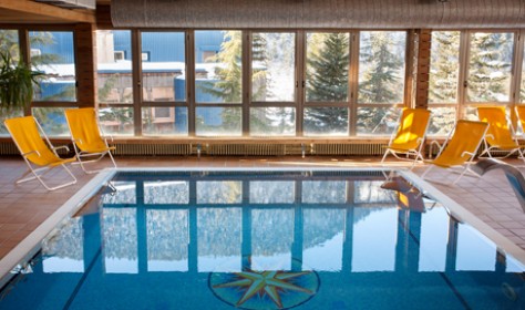 Piscina Cubierta con solarium. Hotel TucBlanc Baqueira