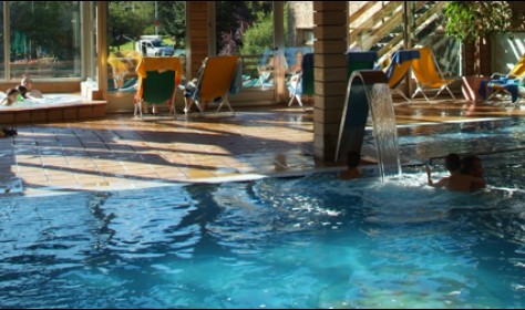 Piscina Cubierta con solarium. Hotel TucBlanc Baqueira