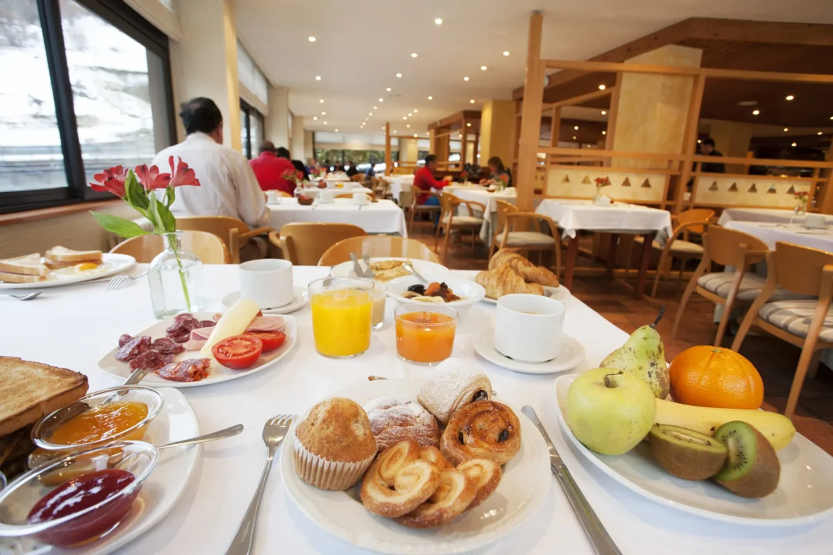 desayuno buffet baqueira