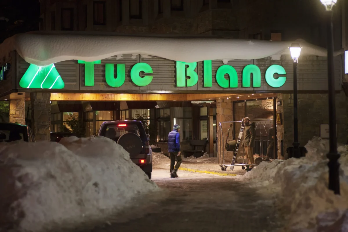hotel parking baqueira
